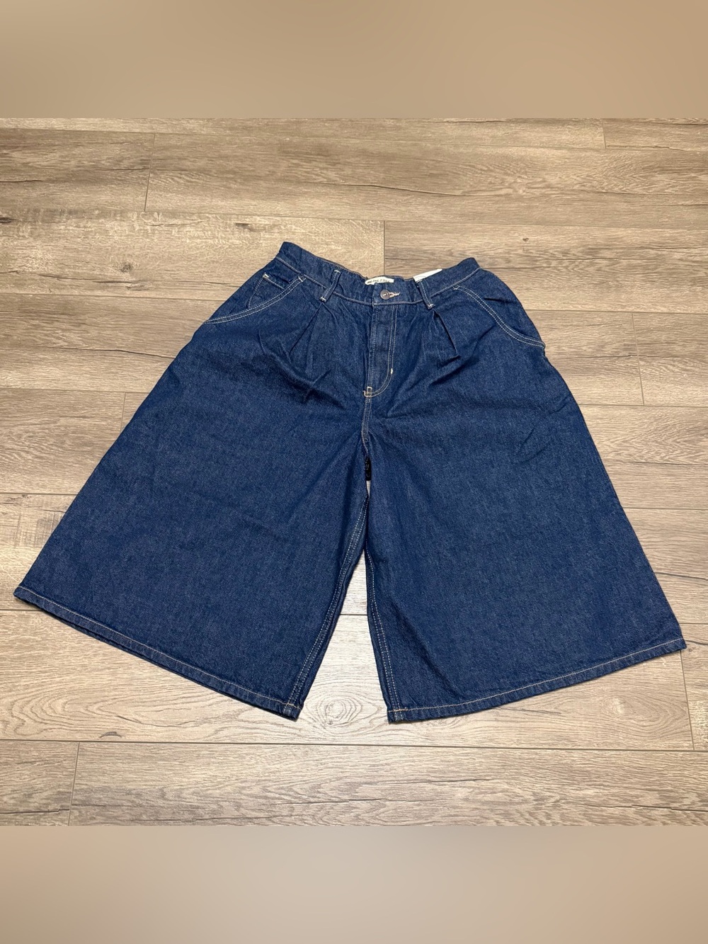 We The Free CRVY Antonia Crop Dark
Denim Pleated Shorts Baggy Jort Sz 27 NWT - Picture 2 of 10